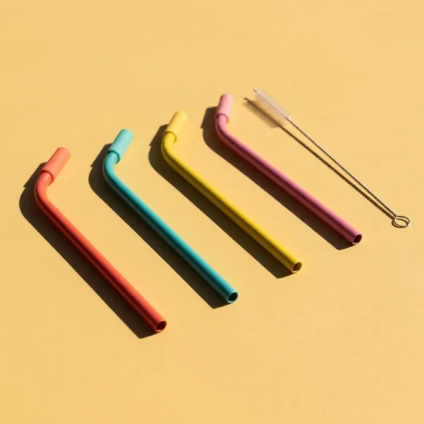 Bendy Straw Set, side view showing the slanted rim