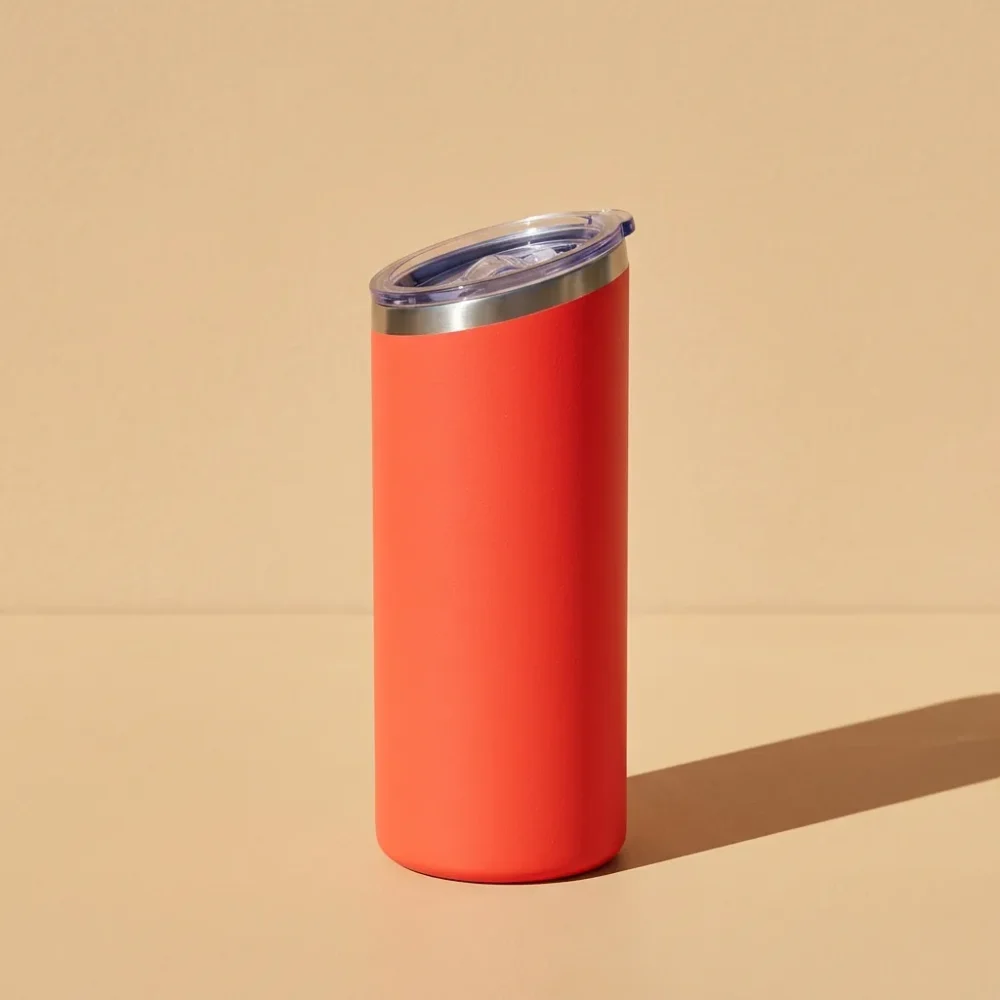 Tilt Classic 16 oz, studio photo in midday sun
