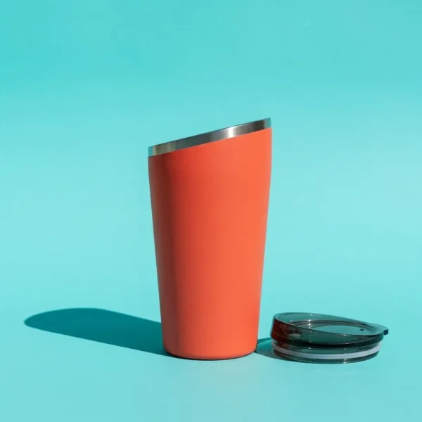 Tilt Pint 20 oz, side view showing the slanted rim