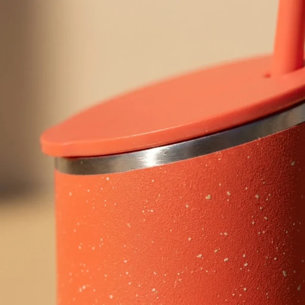 Tilt Speckle 20 oz, close-up
