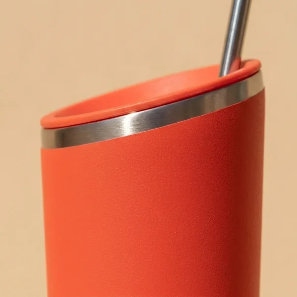 Tilt Tall 24 oz, close-up