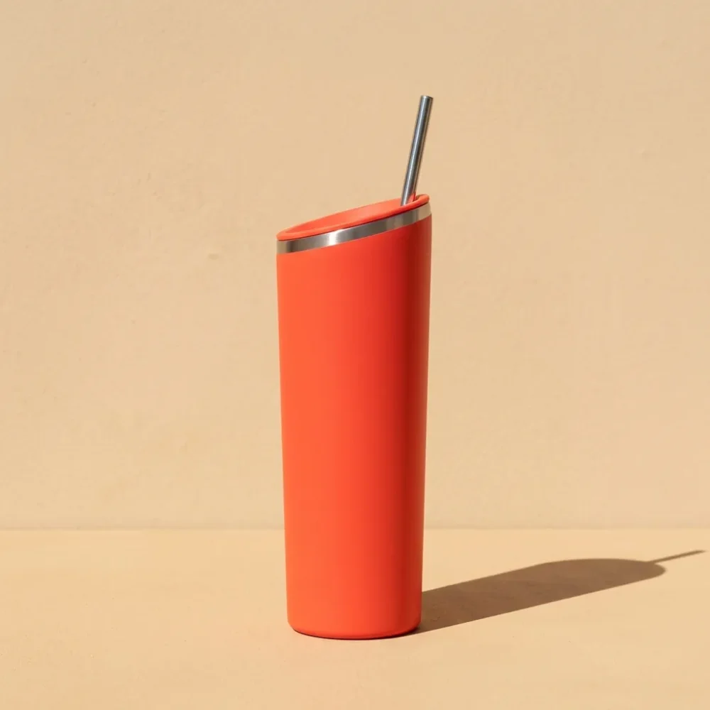 Tilt Tall 24 oz, studio photo in midday sun